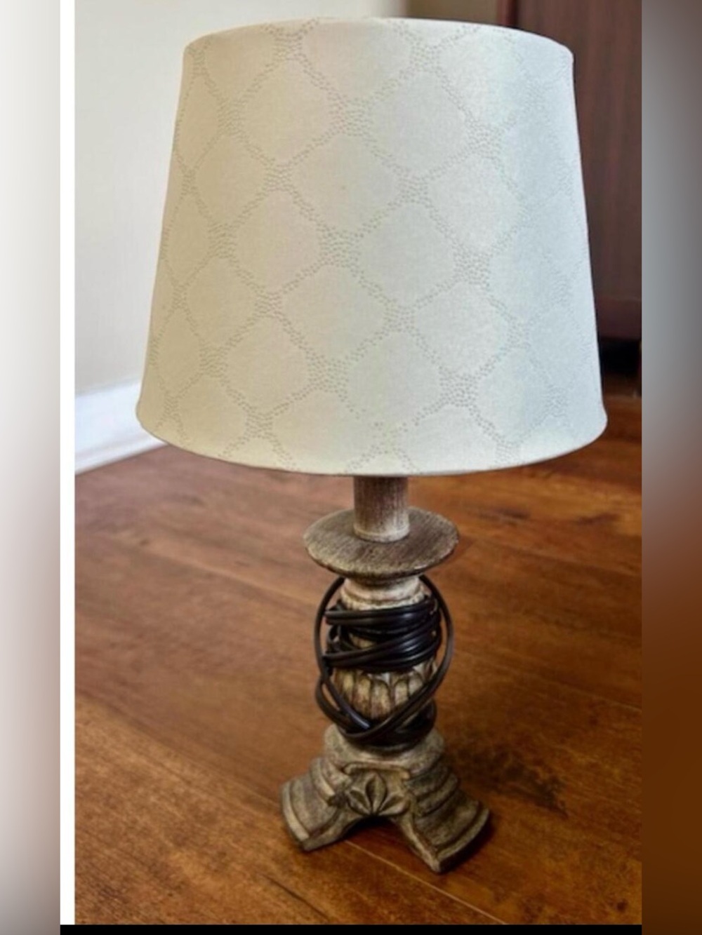 Vintage Style Table Lamp with Decorative Base and Fabric Shade
